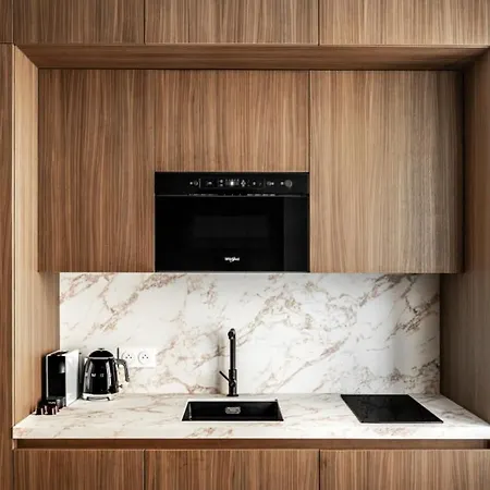 Appartement Elegant 2br At Monaco Border *